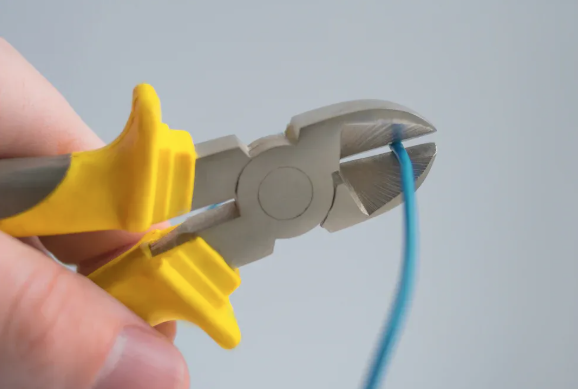 ¿Cómo cortar conductos eléctricos flexibles?