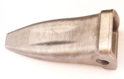 Dientes de cucharón de excavadora fundidos o forjados: ¿cuál debería utilizar?